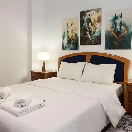 Stylish Renovated 2 Bd In Exarcheia *