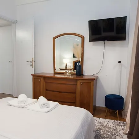 Stylish Renovated 2 Bd In Exarcheia Apartment