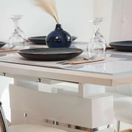 Stylish Renovated 2 Bd In Exarcheia *