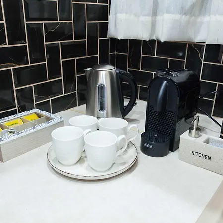 Stylish Renovated 2 Bd In Exarcheia * Athens
