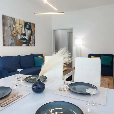 Stylish Renovated 2 Bd In Exarcheia Apartment *