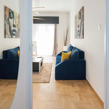 Stylish Renovated 2 Bd In Exarcheia Athens