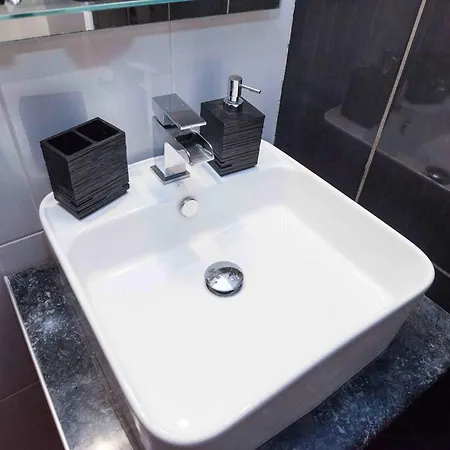 Apartment Stylish Renovated 2 Bd In Exarcheia Athens
