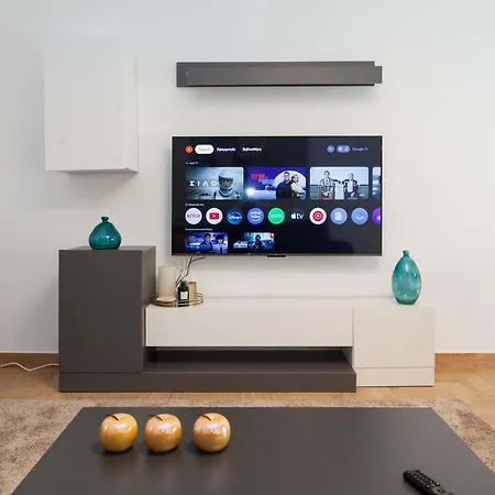 Stylish Renovated 2 Bd In Exarcheia Athens