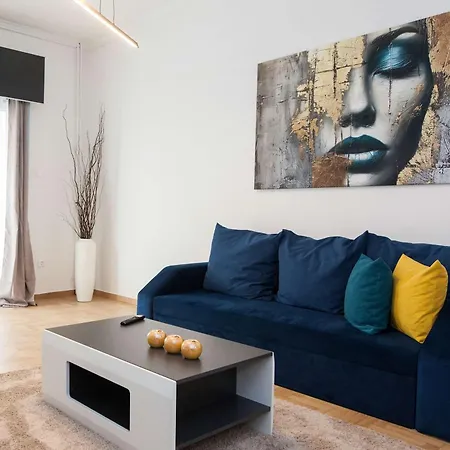 Stylish Renovated 2 Bd In Exarcheia