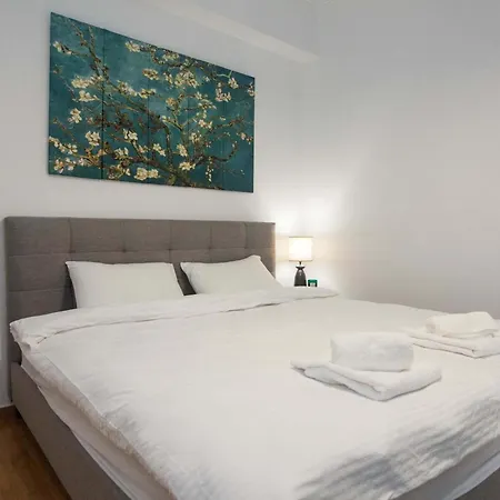 Stylish Renovated 2 Bd In Exarcheia Athens