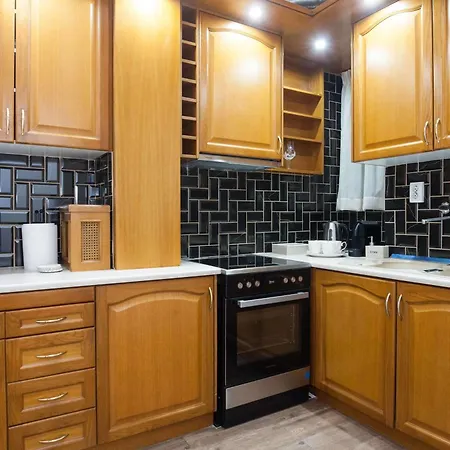 Stylish Renovated 2 Bd In Exarcheia * Athens